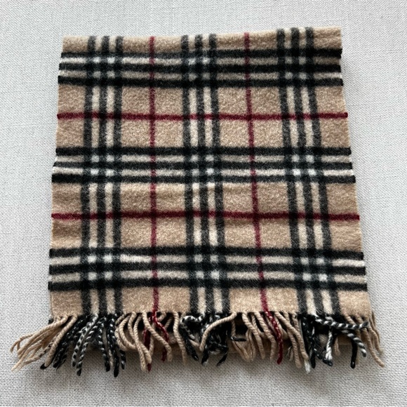 BURBERRY Classic Nova Check Cashmere Fringe Scarf - Picture 2 of 5